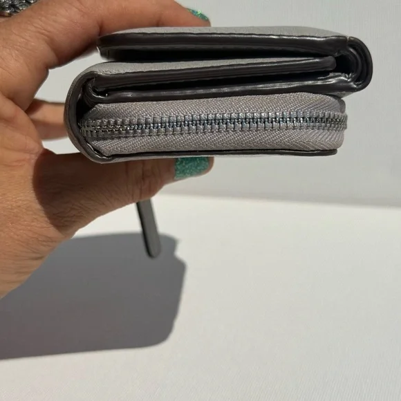 EUC Kate Spade Pebble Gray Leather Trifold Zip Wallet - Picture 6 of 10